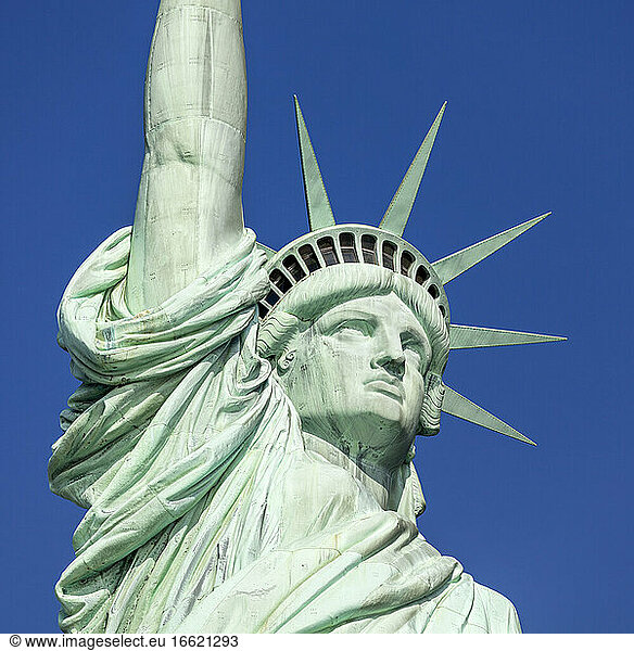 USA  New York  New York City  Freiheitsstatue gegen blauen Himmel