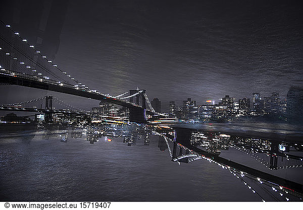 USA  New York  New York City  Manhattan Bridge nachts beleuchtet