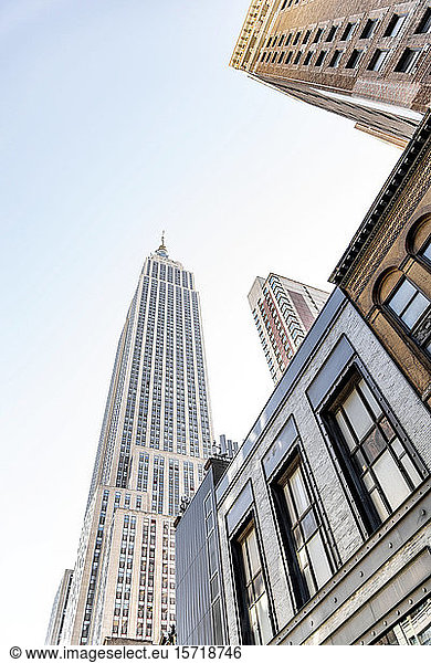 USA  New York  New York City  Niedrigwinkelansicht des Empire State Building