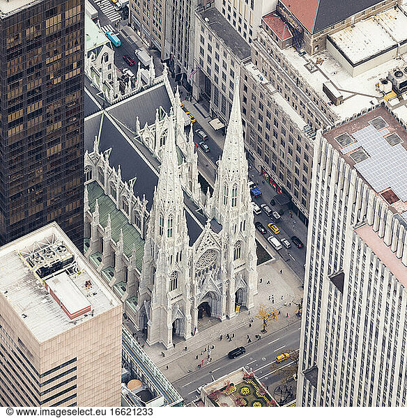 USA  New York  New York City  St. Patricks Cathedral  Blickwinkel
