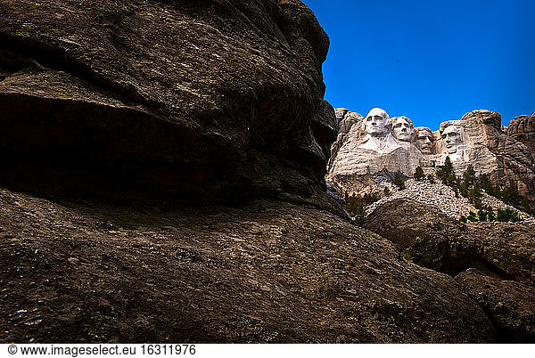 USA  South Dakota  Mount Rushmore  Felsen und Geröll neben dem Mount Rushmore