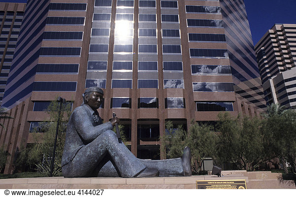 USA  United States of America  Arizona: Indian sculpture in Downtown Phoenix.