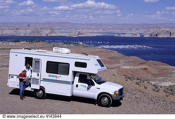 USA  United States of America  Arizona: Lake Powell .Traveliing in a Motorhome  RV  through the west of the US.