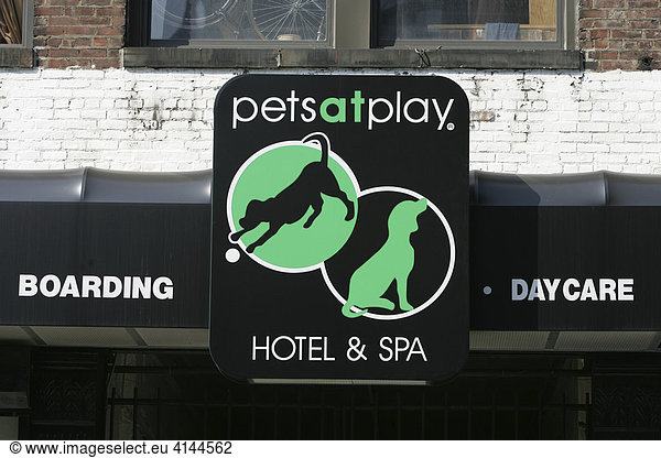 USA  United States of America  New York City: Daycare center  Spa and hotel for pets.