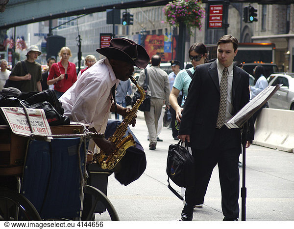 USA  United States of America  New York City: Street musician  42nd Street.