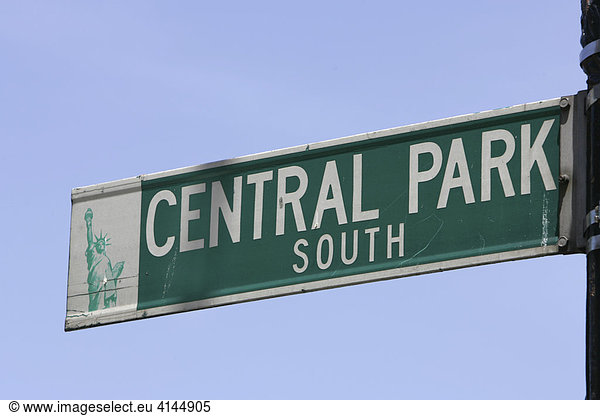 USA  United States of America  New York City: Streetsign Central Park South.