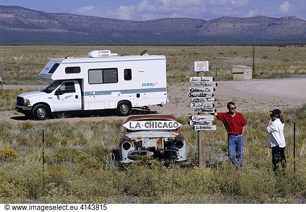 USA  Vereinigte Staaten von Amerika  Arizona: An der Route 66 Urlaub im Wohnmobil  Reise durch den Westen der USA.