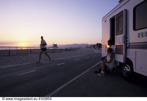 USA  Vereinigte Staaten von Amerika  Kalifornien: Los Angeles Venice Beach. Urlaub im Wohnmobil  Reise durch den Westen der USA.