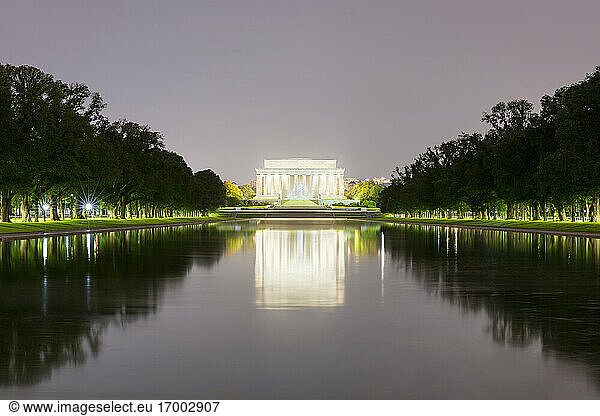 USA  Washington DC  Lincoln Memorial reflecting in Lincoln Memorial Reflecting Pool at night