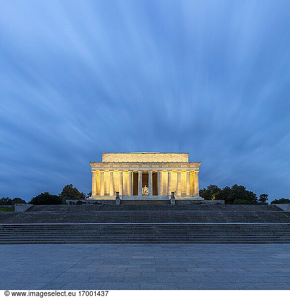 USA  Washington DC  Long exposure of Lincoln Memorial at dawn