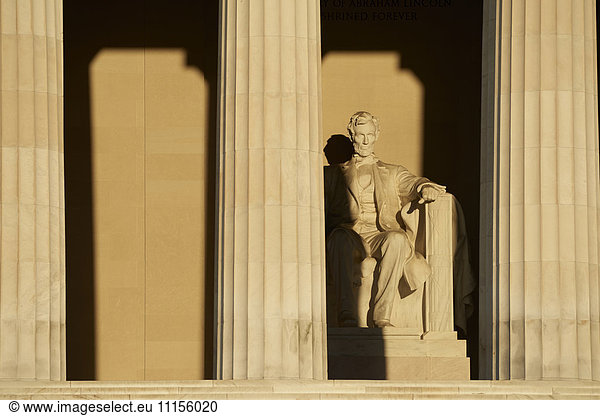 USA  Washington State  Lincoln Memorial in Washington DC bei Sonnenaufgang.