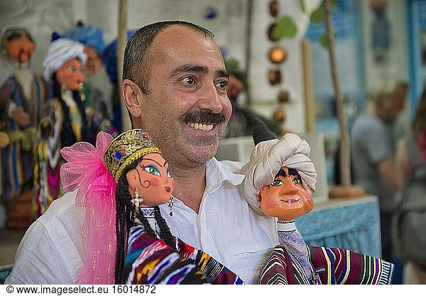 Usbekistan  Buchara  Unesco-Welterbe  Handwerk für Touristen  Marionette.