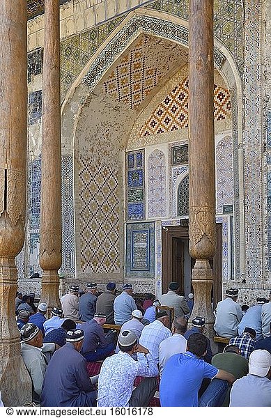 Uzbekistan  Unesco World Heritage Site  Bukhara  Friday prayer at Bolo Haouz mosque.