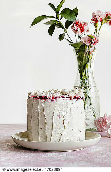 Vanilla and raspberry cake