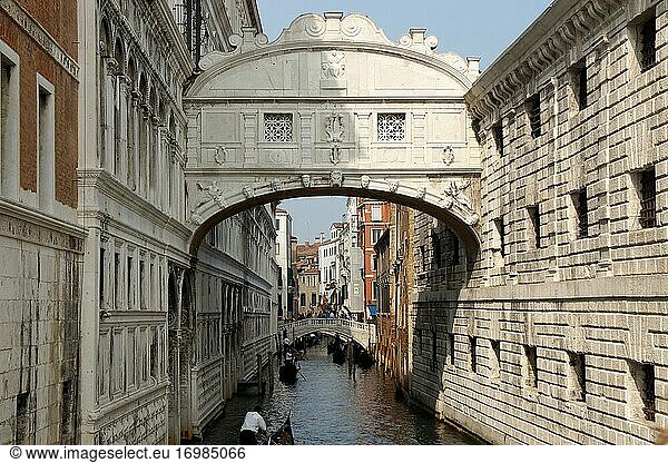 Venedig (Italien). Seufzerbrücke in der Stadt Venedig.