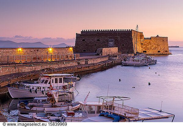 Venezianische Festung im alten Hafen von Heraklion auf Kreta  Griechenland.