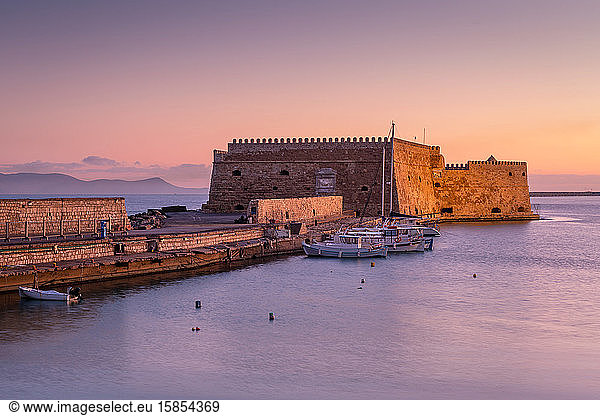 Venezianische Festung im alten Hafen von Heraklion auf Kreta  Griechenland.