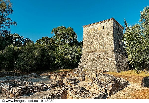 Venezianischer Turm in den archäologischen Ruinen im Butrint oder Butrinto Nationalpark  Albanien  Europa