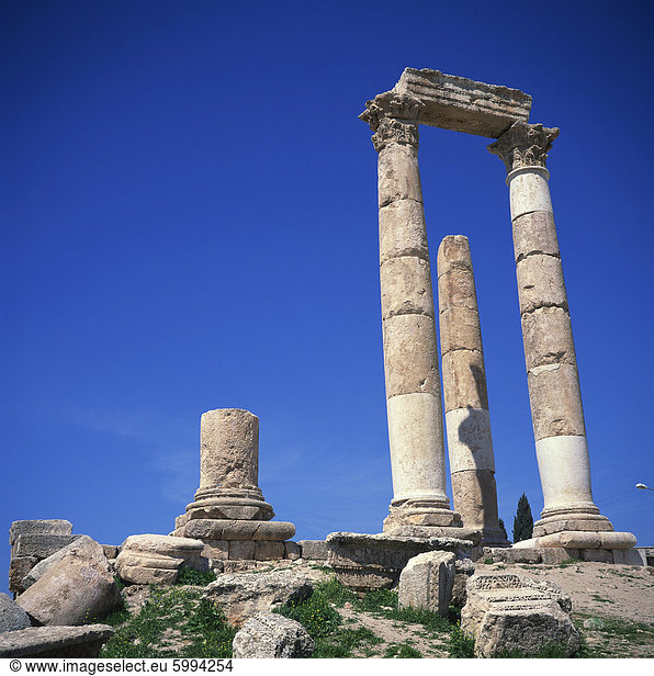 Verbleibenden Spalten aus dem Roman Tempel des Herkules  dating aus 169-180 n. Chr.  Jebel al-Qal'a  Amman  Jordanien  Naher Osten