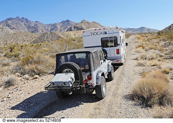 Vereinigte Staaten von Amerika  USA  hoch  oben  abschleppen  Verkehr  Freizeit  gehen  Fernverkehrsstraße  schmutzig  Geländewagen  Mojave-Wüste  Kalifornien  Bergwerk  Grube  Gruben  alt