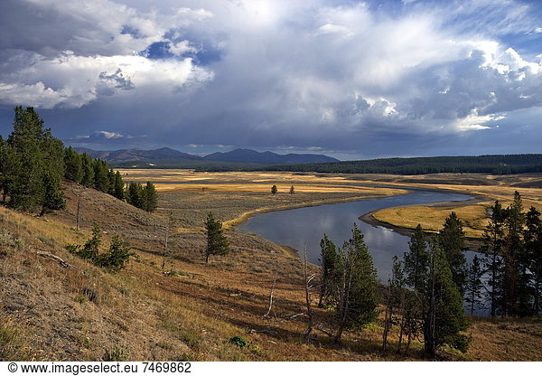 Vereinigte Staaten von Amerika  USA  Tal  Fluss  Nordamerika  Ansicht  Yellowstone Nationalpark  UNESCO-Welterbe  Wyoming