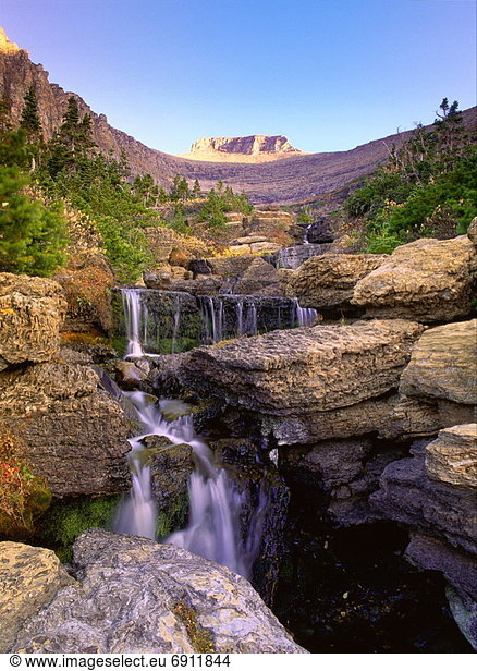 Vereinigte Staaten von Amerika  USA  Wasserfall  Glacier Nationalpark