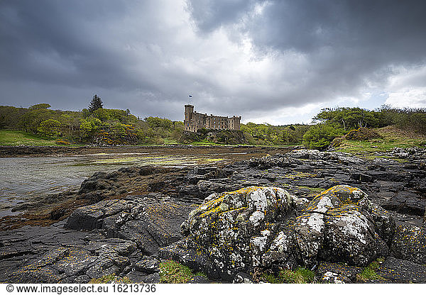 Vereinigtes Königreich  Schottland  Ansicht von Dunvegan Castle