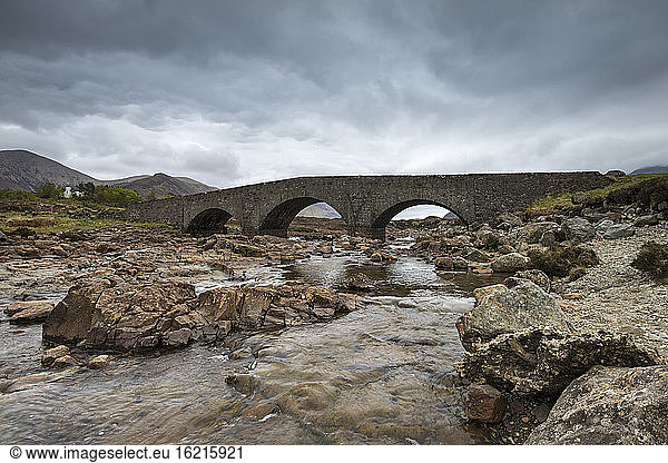 Vereinigtes Königreich  Schottland  Blick auf die Sligachan Bridge