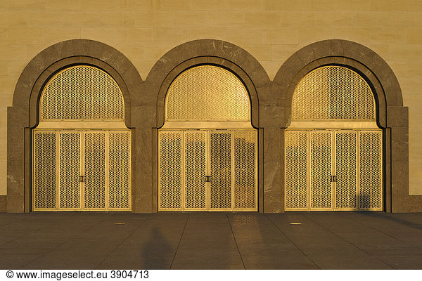 Vergoldeter Westeingang  Museum of Islamic Art  nach Plänen von I. M. PEI  Abendstimmung  Corniche  Doha  Katar  Qatar  Persischer Golf  Naher Osten  Asien