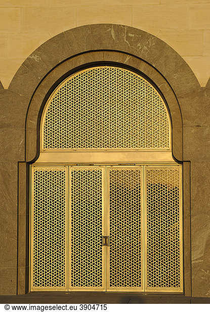 Vergoldeter Westeingang  Museum of Islamic Art  nach Plänen von I. M. PEI  Abendstimmung  Corniche  Doha  Katar  Qatar  Persischer Golf  Naher Osten  Asien