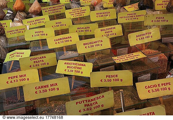 Verkaufsstand für Gewürze am Campo de Fiori  Rom. Italien