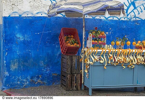 Verkaufsstand mit Orangen  Kasbah des Oudaias  Altstadt von Rabat  Marokko  Afrika