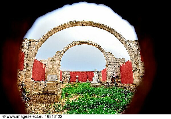 Verlassene Canteces-Kapelle bei Vega de Valdetronco  Valladolid  Spanien.