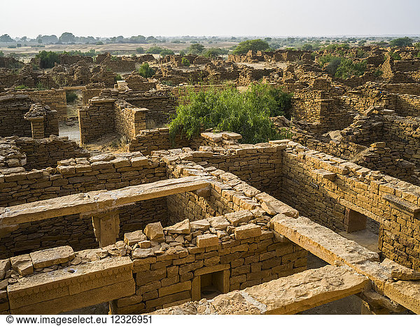 Verlassenes Dorf im Bezirk Jaisalmer in Rajasthan. Kuldhara erwarb den Ruf eines Spukortes; Jiyai  Rajasthan  Indien