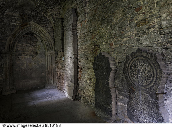 Verlies des ehemaligen Dominikanerklosters mit alten Grabsteinen  Vanalinn  Tallinn  Kreis Harju  Estland