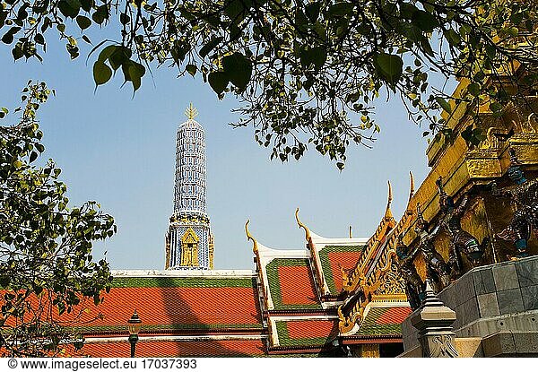 Verschnörkelte Turmspitze und Dach  Großer Palast  Bangkok  Thailand  Südostasien  Asien