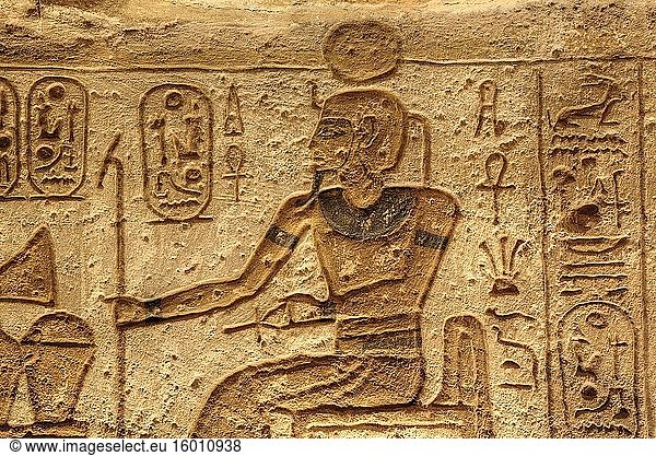 Versunkenes Relief  Seitenkammer  Tempel Ramses II  UNESCO-Weltkulturerbe  Abu Simbel  Ägypten
