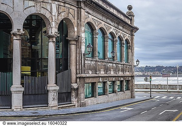 Verwaltungsgebäude in Gijon in der autonomen Gemeinschaft Asturien in Spanien.