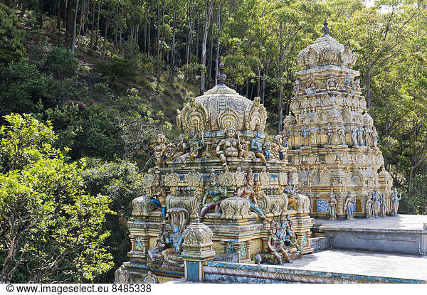 Verzierte Gopuram oder Tempel-T¸rme  Sita-Eliya Tempel  bei Nuwara Eliya  Zentralprovinz  Sri Lanka