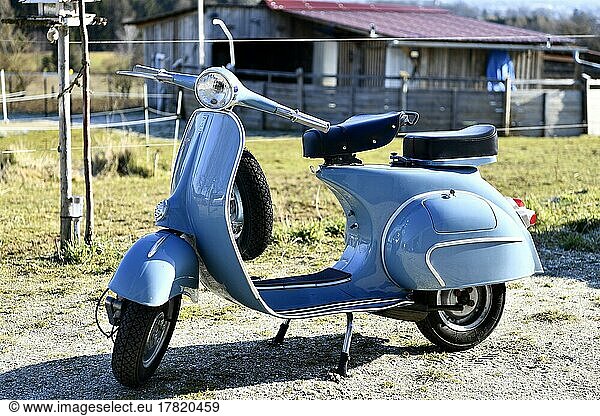 Vespa 150  Vespa  VBB 150  150 VBB  VBB 2T  VBB1T  150 ccm  year of construction  1964  moped  scooter  Piaggio  scooter  moped  blue  classic car  restored  original condition  O-paint  original paint  main stand  La Dolce Vita  Italian attitude towards life  cult  classic  single seat  swing saddle  spare wheel  spare wheel carrier  spare wheel holder  rare  rarity  Freising