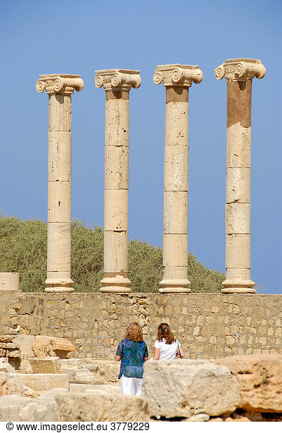 Vier Säulen ionisches Kapitell Leptis Magna Libyen
