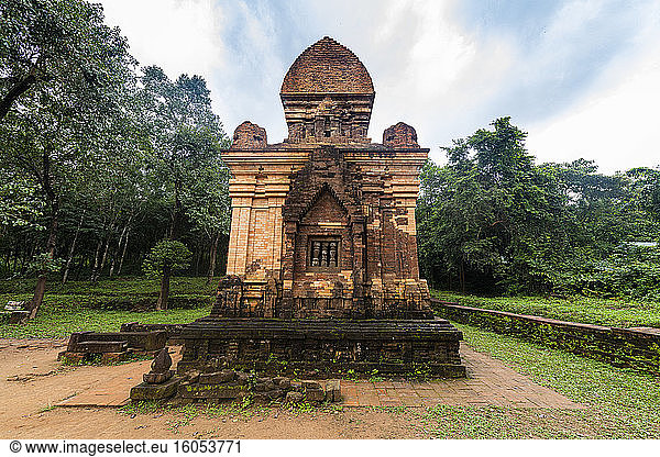 Vietnam  Provinz Quang Nam  Antike Grabstätte in den Ruinen des My Son-Komplexes