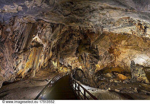Vietnam  Quang Binh Province  Rock formations inside Paradise Cave