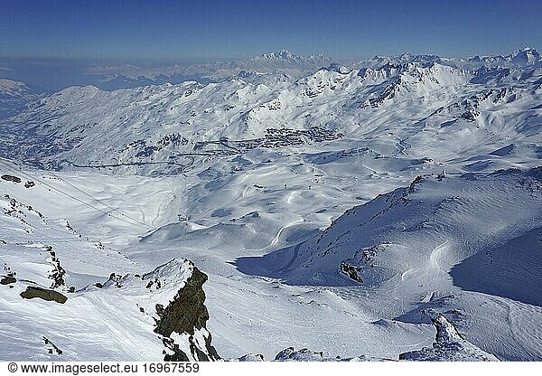 View from the top of Cime de Caron over the ski area of Val Thores  behind Mont Blanc Val Thorens  ski area Trois Vallees  Haute Savoie  France  Europe