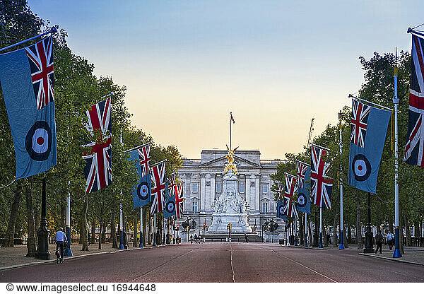 View of Buckingham Palace along the Mall with flags of the Union and Royal Air Force  Westminster  London  England  United Kingdom  Europe