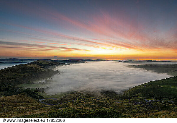 View of Hope Valley cloud inversion from Mam Tor  Peak District  Derbyshire  England  United Kingdom  Europe