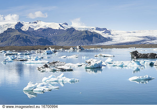 View of icebergs floating on Jokulsarlon Glacier Lagoon  Iceland