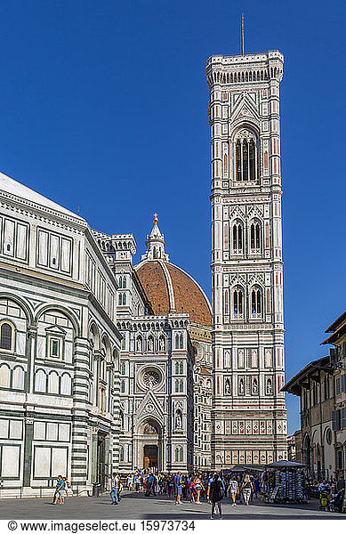 View of the Baptistery and Campanile di Giotto  Piazza del Duomo  Florence (Firenze)  UNESCO World Heritage Site  Tuscany  Italy  Europe