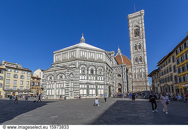View of the Baptistery and Campanile di Giotto  Piazza del Duomo  Florence (Firenze)  UNESCO World Heritage Site  Tuscany  Italy  Europe