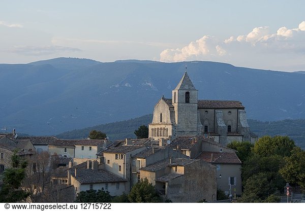 View of the church in the village of Saignon  which is sitting on a cliff band  in the Luberon  Provence-Alpes-Cote d Azur region in southern France.